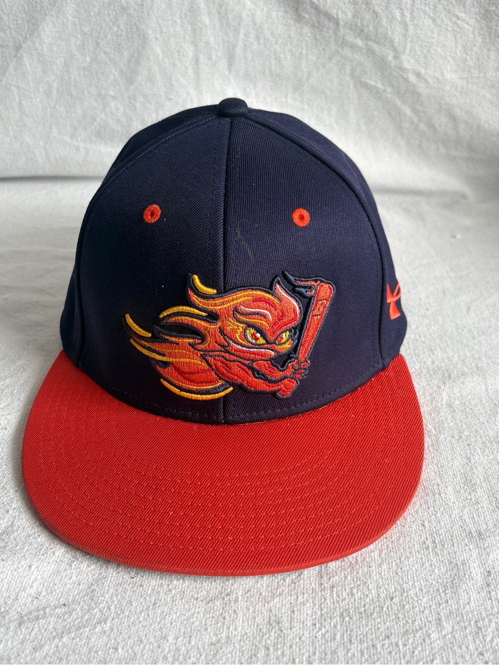 Under Armour Men’s Fitted Basketball Cap Hat Solid Navy/Red Flame Logo